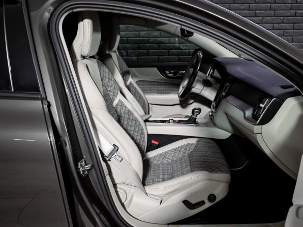 Volvo V60 Cross Country II с пробегом 2020 года, цена 3 700 000 рублей, 110911 км, универсал, Автокод Объявления