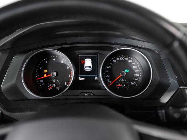 Volkswagen Tiguan II Рестайлинг с пробегом 2021 года, цена 2 500 000 рублей, 96009 км, внедорожник, Автокод Объявления