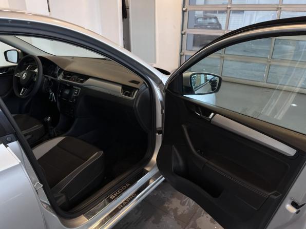 Skoda Rapid I Рестайлинг с пробегом 2019 года, цена 1 035 000 рублей, 223072 км, лифтбек, Автокод Объявления
