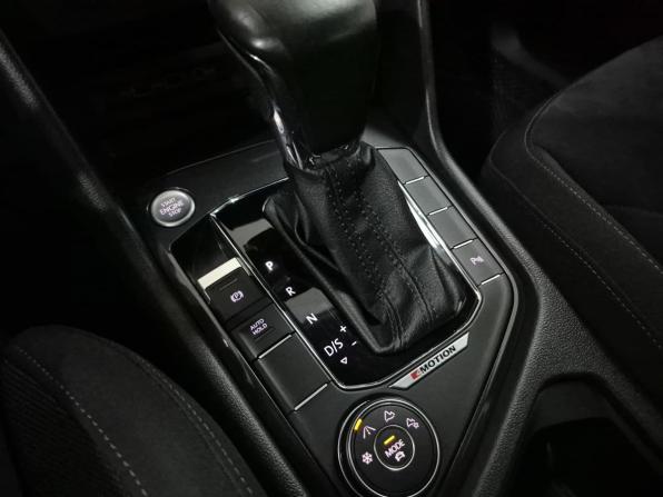 Volkswagen Tiguan II с пробегом 2018 года, цена 3 300 000 рублей, 77405 км, внедорожник, Автокод Объявления