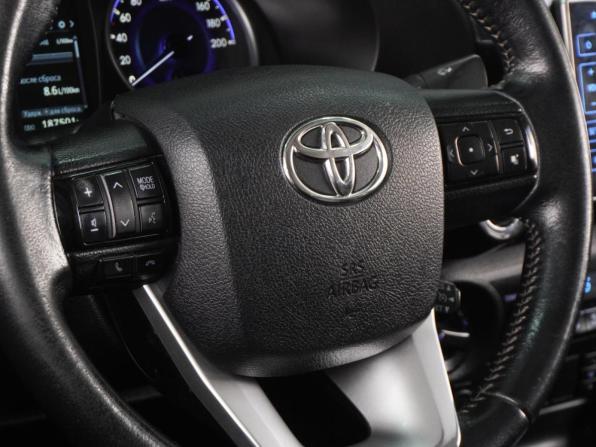 Toyota Hilux VIII с пробегом 2017 года, цена 3 399 000 рублей, 187501 км, offers.body_type.unknown, Автокод Объявления
