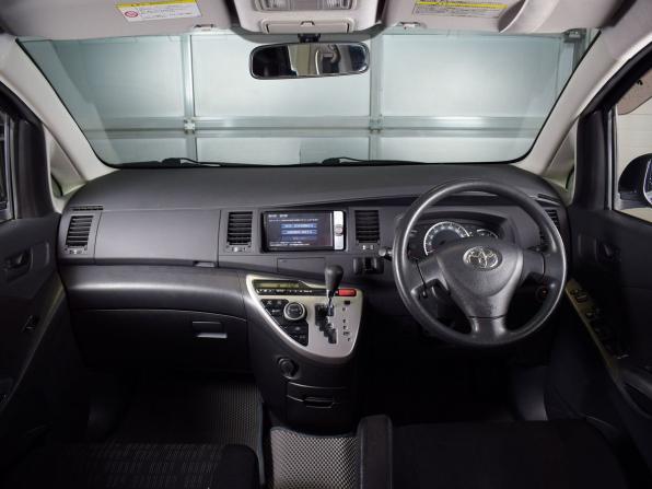 Toyota ISis I Рестайлинг с пробегом 2012 года, цена 1 264 995 рублей, 86627 км, компактвэн, Автокод Объявления