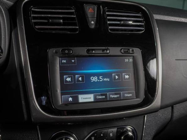 Renault Sandero II с пробегом 2014 года, цена 979 000 рублей, 111070 км, хэтчбек, Автокод Объявления