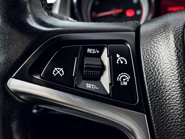 Opel Astra J с пробегом 2012 года, цена 729 000 рублей, 142224 км, хэтчбек, Автокод Объявления