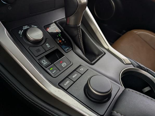 Lexus NX I с пробегом 2016 года, цена 2 650 000 рублей, 188260 км, внедорожник, Автокод Объявления