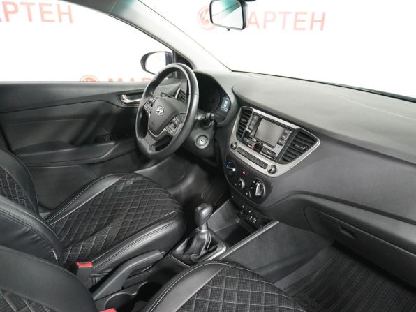 Hyundai Solaris II с пробегом 2017 года, цена 1 283 000 рублей, 54000 км, седан, Автокод Объявления