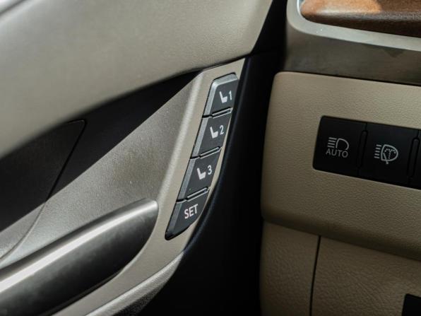 Lexus LX III Рестайлинг 2 с пробегом 2016 года, цена 5 870 000 рублей, 249169 км, внедорожник, Автокод Объявления