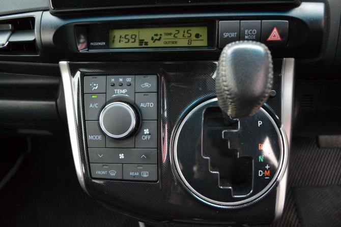 Toyota Wish II Рестайлинг с пробегом 2014 года, цена 1 190 000 рублей, 192100 км, минивэн, Автокод Объявления
