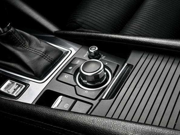 Mazda 6 III (GJ) Рестайлинг с пробегом 2016 года, цена 1 849 000 рублей, 192452 км, седан, Автокод Объявления