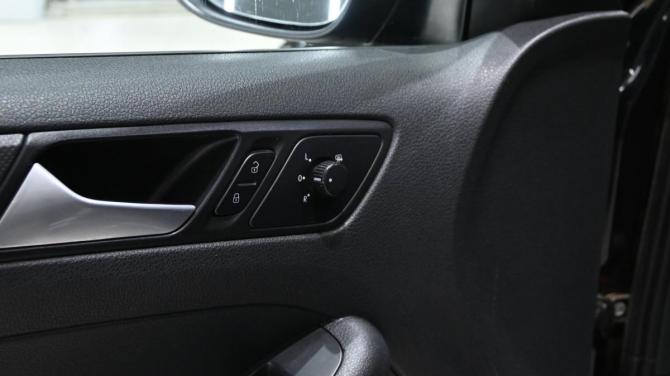 Volkswagen Jetta VI Рестайлинг с пробегом 2014 года, цена 929 000 рублей, 177787 км, седан, Автокод Объявления