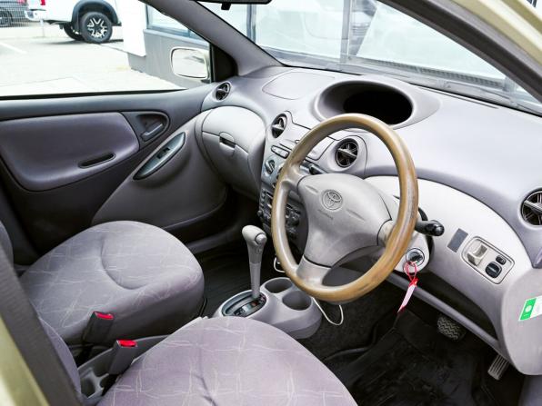 Toyota Platz с пробегом 2000 года, цена 299 000 рублей, 299999 км, седан, Автокод Объявления