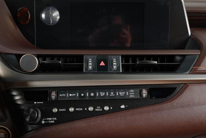 Lexus ES VII с пробегом 2019 года, цена 3 699 000 рублей, 286000 км, седан, Автокод Объявления
