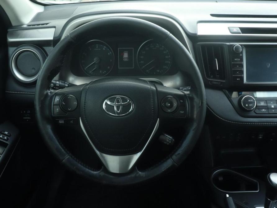 Toyota RAV4 IV (XA40) Рестайлинг Казань  - изображение 12