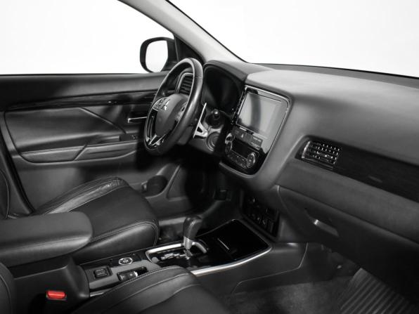 Mitsubishi Outlander III Рестайлинг 2 с пробегом 2018 года, цена 2 647 900 рублей, 88261 км, внедорожник, Автокод Объявления