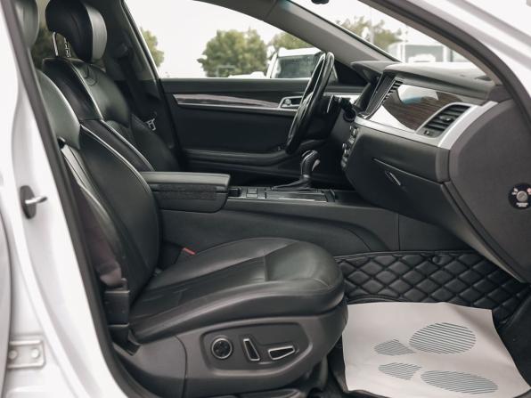 Hyundai Genesis II с пробегом 2014 года, цена 2 100 000 рублей, 230394 км, седан, Автокод Объявления