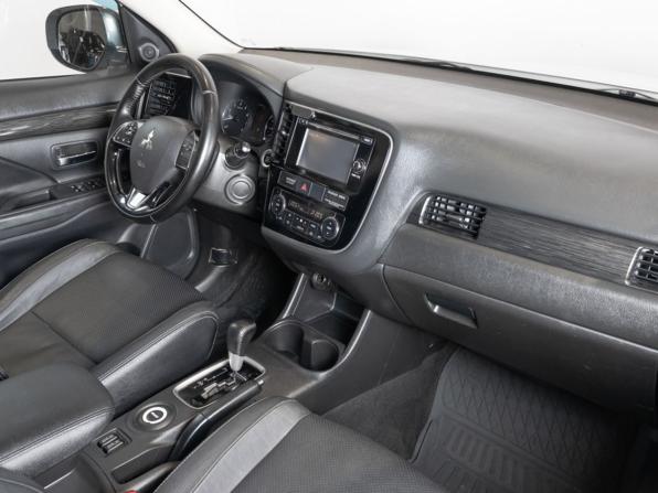 Mitsubishi Outlander III Рестайлинг 2 с пробегом 2016 года, цена 1 815 800 рублей, 181420 км, внедорожник, Автокод Объявления