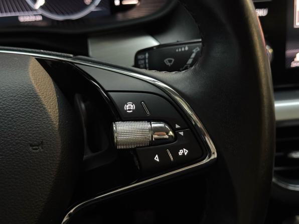 Skoda Rapid II с пробегом 2021 года, цена 1 499 000 рублей, 65828 км, лифтбек, Автокод Объявления