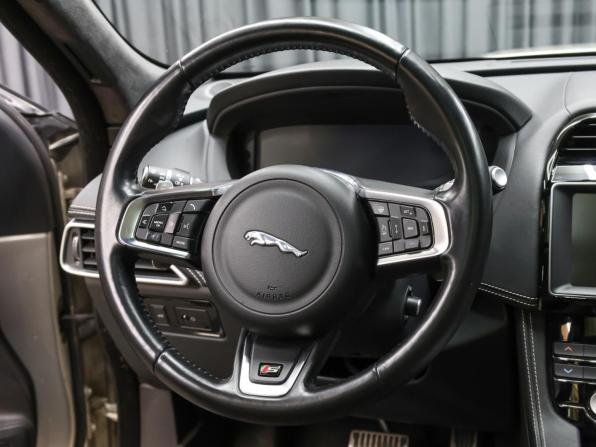 Jaguar F-Pace I с пробегом 2017 года, цена 3 449 000 рублей, 61208 км, внедорожник, Автокод Объявления
