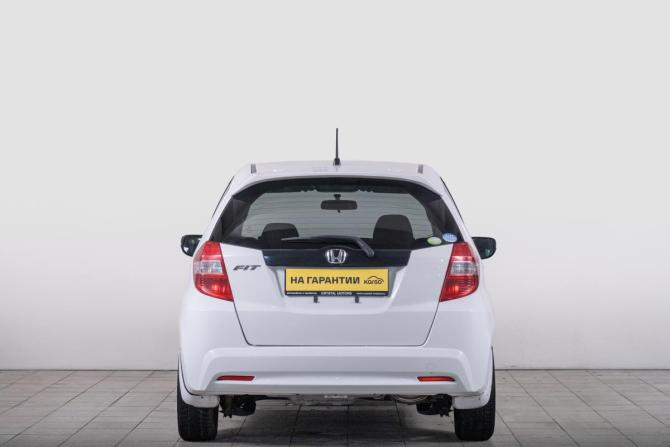 Honda Fit II с пробегом 2011 года, цена 799 000 рублей, 155000 км, хэтчбек, Автокод Объявления