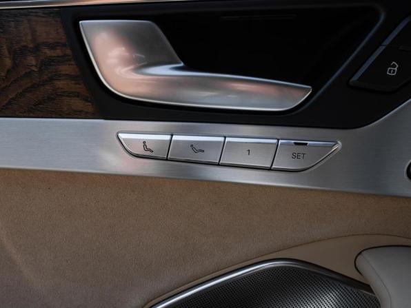 Audi A8 III (D4) Рестайлинг с пробегом 2015 года, цена 2 690 000 рублей, 327856 км, седан, Автокод Объявления