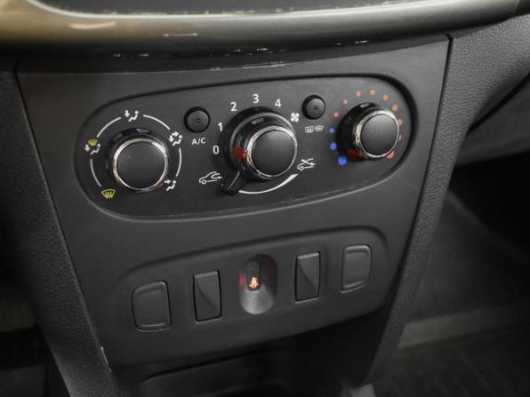 Renault Logan II Рестайлинг с пробегом 2021 года, цена 999 900 рублей, 152438 км, седан, Автокод Объявления