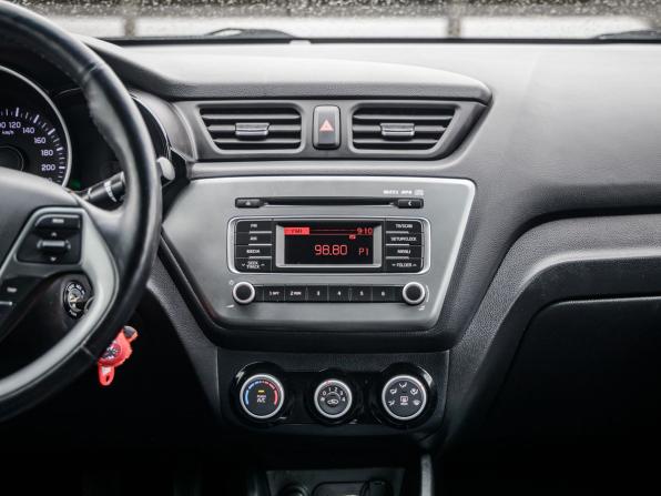 Kia Rio III Рестайлинг с пробегом 2017 года, цена 1 075 000 рублей, 120684 км, седан, Автокод Объявления