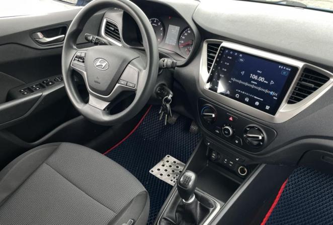 Hyundai Solaris II с пробегом 2018 года, цена 1 210 000 рублей, 121441 км, седан, Автокод Объявления