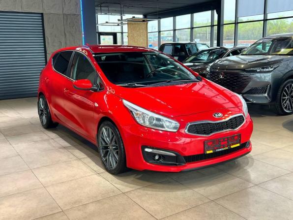 Kia Ceed II Рестайлинг с пробегом 2018 года, цена 1 270 000 рублей, 171000 км, хэтчбек, Автокод Объявления