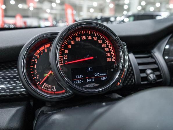 Mini Hatch III (F55/F56) Рестайлинг с пробегом 2019 года, цена 2 780 000 рублей, 54711 км, хэтчбек, Автокод Объявления
