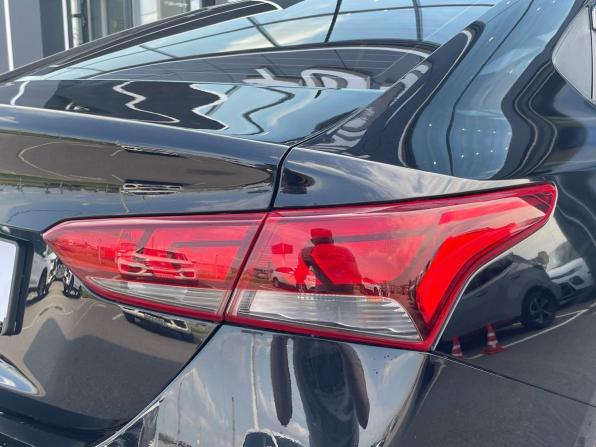 Hyundai Solaris II Рестайлинг с пробегом 2021 года, цена 1 420 000 рублей, 43126 км, седан, Автокод Объявления