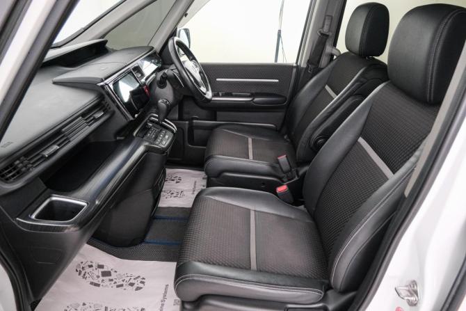 Honda Stepwgn V с пробегом 2015 года, цена 1 989 000 рублей, 185000 км, минивэн, Автокод Объявления