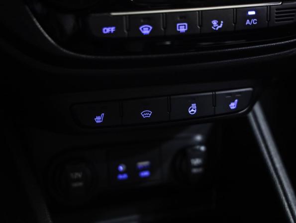 Hyundai Solaris II с пробегом 2018 года, цена 1 450 000 рублей, 162415 км, седан, Автокод Объявления