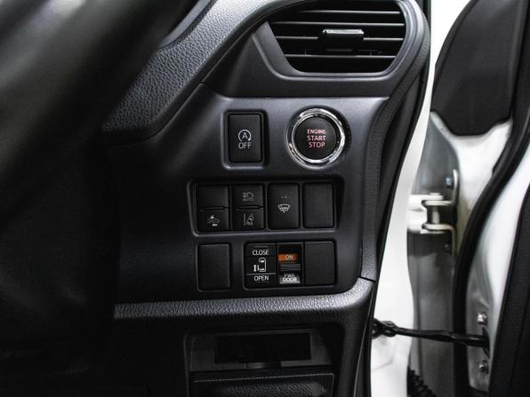 Toyota Noah III (R80) с пробегом 2017 года, цена 2 049 000 рублей, 180971 км, минивэн, Автокод Объявления