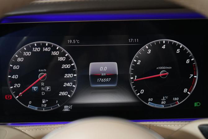 Mercedes-Benz Maybach S-Класс I (X222) Рестайлинг с пробегом 2018 года, цена 5 920 000 рублей, 176596 км, седан, Автокод Объявления
