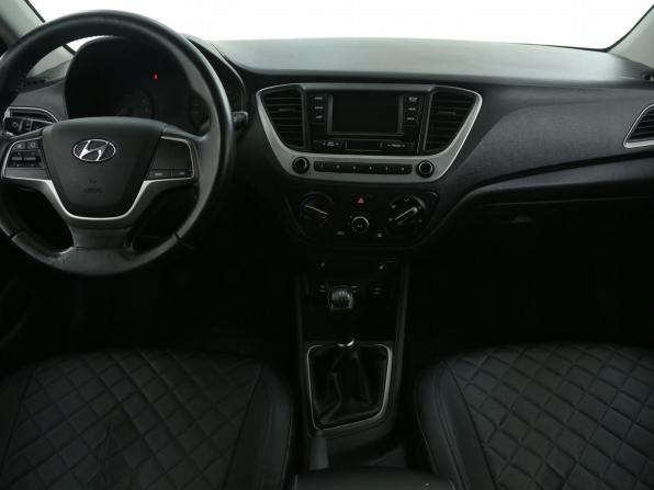 Hyundai Solaris II с пробегом 2018 года, цена 1 105 000 рублей, 138000 км, седан, Автокод Объявления