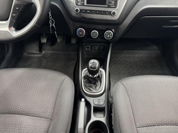 Kia Rio III Рестайлинг с пробегом 2016 года, цена 797 500 рублей, 165553 км, хэтчбек, Автокод Объявления