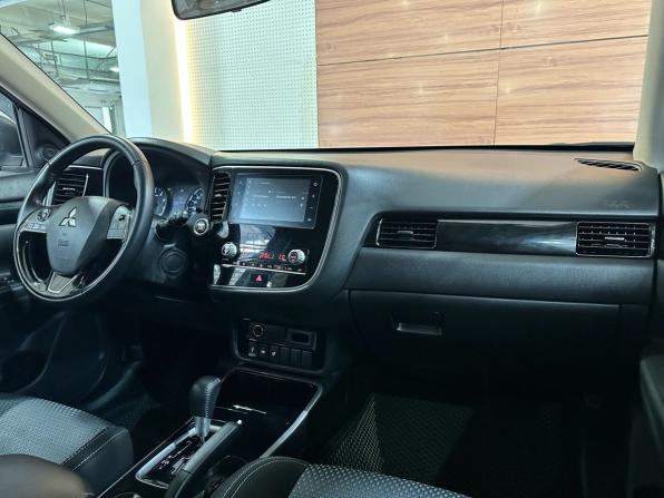 Mitsubishi Outlander III Рестайлинг 3 с пробегом 2021 года, цена 2 349 900 рублей, 83125 км, внедорожник, Автокод Объявления
