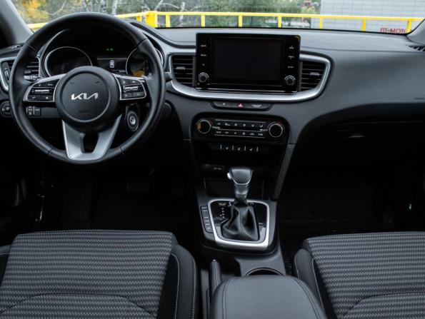 Kia Ceed III Рестайлинг с пробегом 2022 года, цена 2 300 000 рублей, 36132 км, хэтчбек, Автокод Объявления