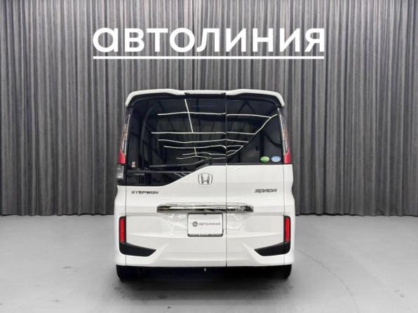 Honda Stepwgn V с пробегом 2016 года, цена 1 770 000 рублей, 128000 км, минивэн, Автокод Объявления