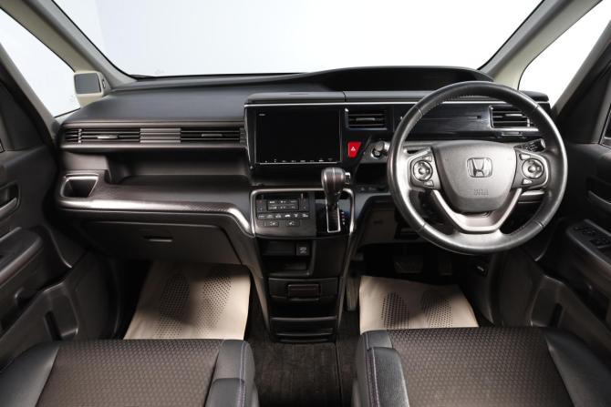 Honda Stepwgn V Рестайлинг с пробегом 2019 года, цена 2 489 000 рублей, 74121 км, минивэн, Автокод Объявления