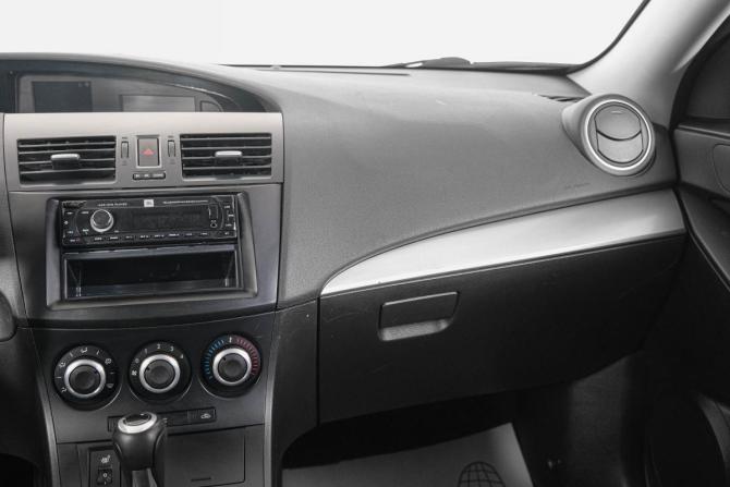 Mazda 3 II (BL) Рестайлинг с пробегом 2013 года, цена 959 000 рублей, 215000 км, седан, Автокод Объявления