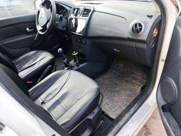 Renault Logan II с пробегом 2018 года, цена 779 000 рублей, 129000 км, седан, Автокод Объявления
