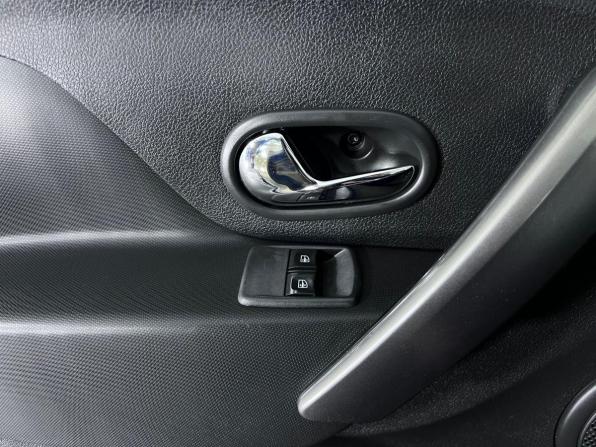 Renault Sandero II с пробегом 2017 года, цена 997 000 рублей, 77583 км, хэтчбек, Автокод Объявления