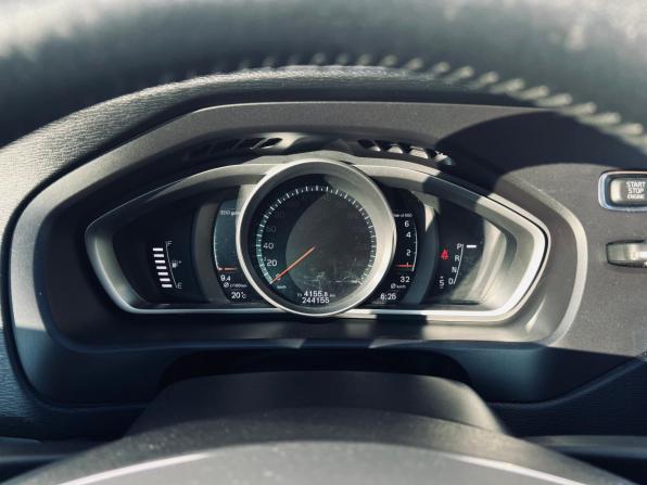Volvo V40 Cross Country I Рестайлинг с пробегом 2019 года, цена 1 350 000 рублей, 244000 км, хэтчбек, Автокод Объявления