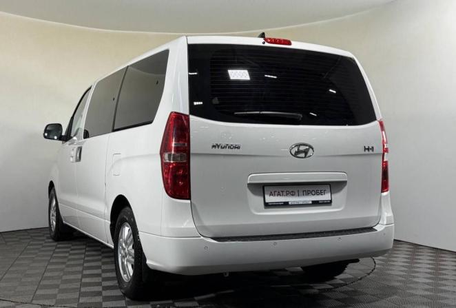 Hyundai H-1 II Рестайлинг 2 с пробегом 2021 года, цена 2 800 000 рублей, 115582 км, минивэн, Автокод Объявления
