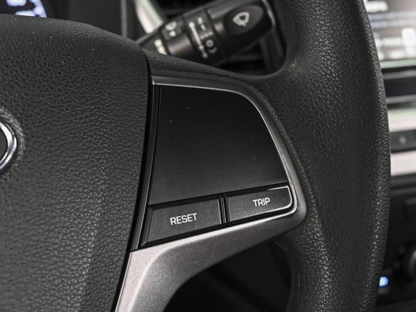Hyundai Solaris II с пробегом 2017 года, цена 1 130 000 рублей, 215757 км, седан, Автокод Объявления