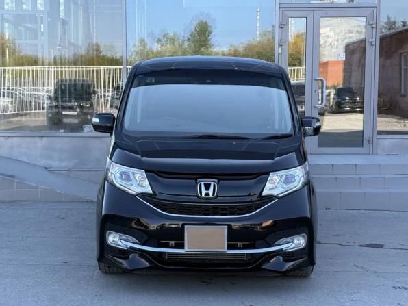 Honda Stepwgn V с пробегом 2016 года, цена 1 750 000 рублей, 174573 км, минивэн, Автокод Объявления