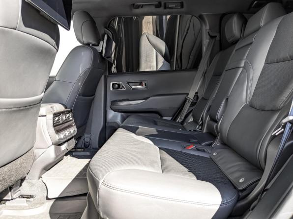 Toyota Land Cruiser 300 Series с пробегом 2023 года, цена 11 450 000 рублей, 33816 км, внедорожник, Автокод Объявления