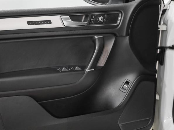 Volkswagen Touareg II Рестайлинг с пробегом 2015 года, цена 2 189 000 рублей, 231630 км, внедорожник, Автокод Объявления