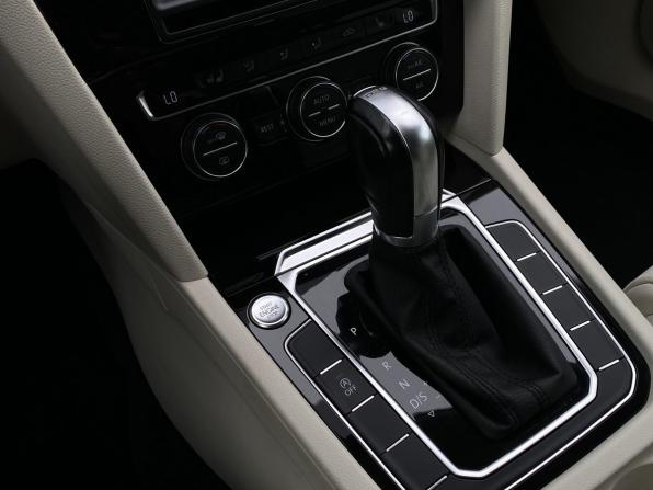 Volkswagen Passat B8 с пробегом 2015 года, цена 1 699 000 рублей, 101855 км, седан, Автокод Объявления